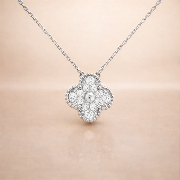 Clover Glow Necklace Silver