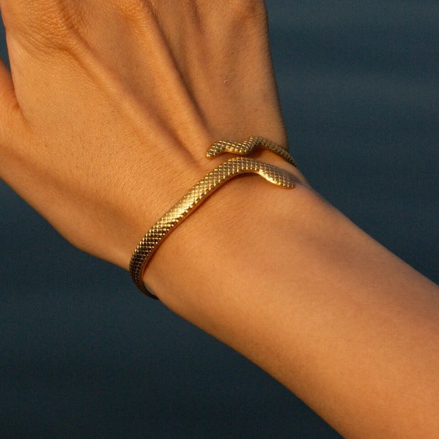 Gold Thin Twisted Serpent Bangle