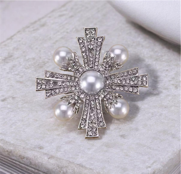‘Gatsby’ Pearl Star Brooch